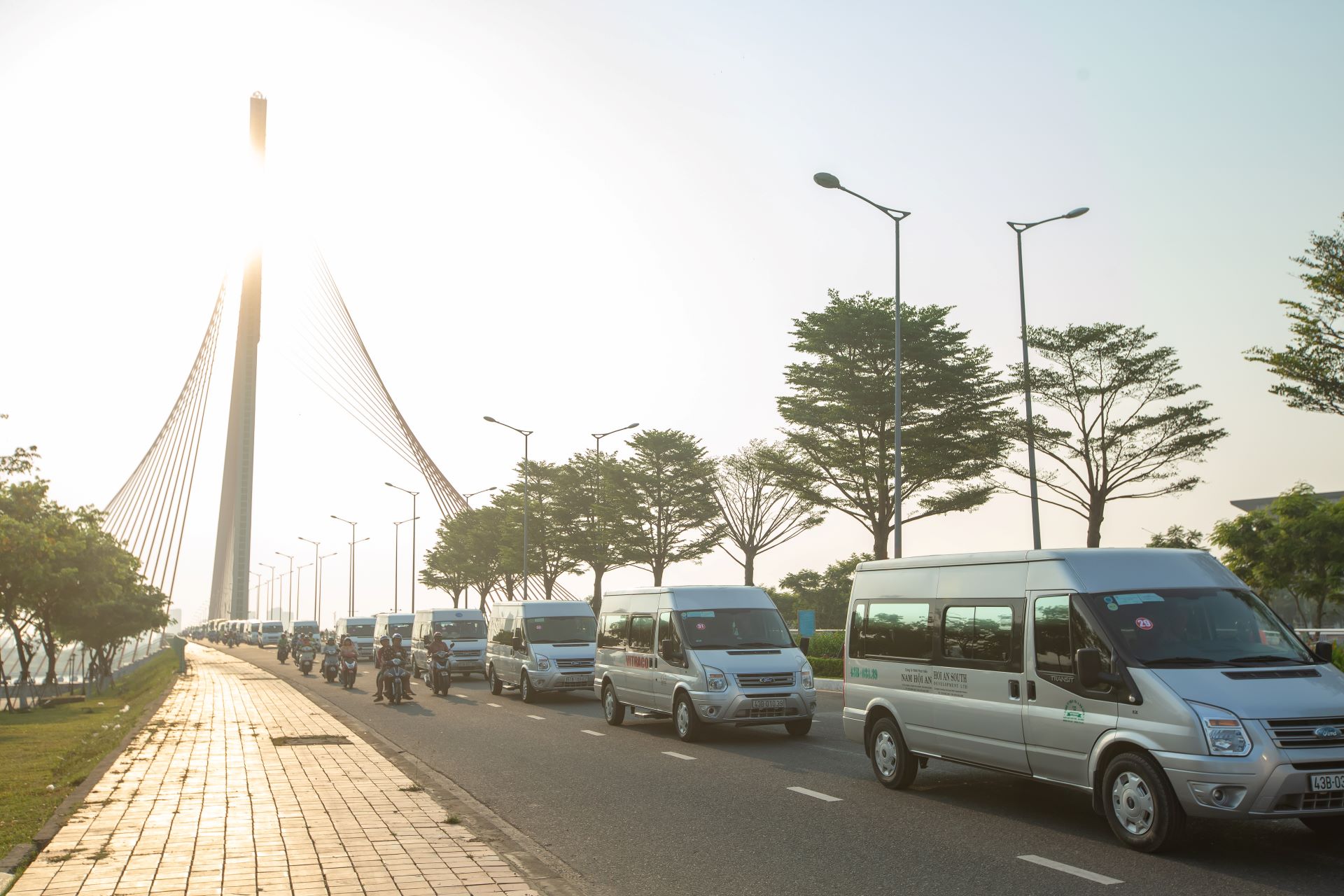 Cho thuê xe 16 chỗ tại Đà Nẵng 04