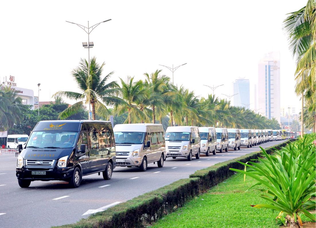 Cho thuê xe 16 chỗ tại Đà Nẵng 06