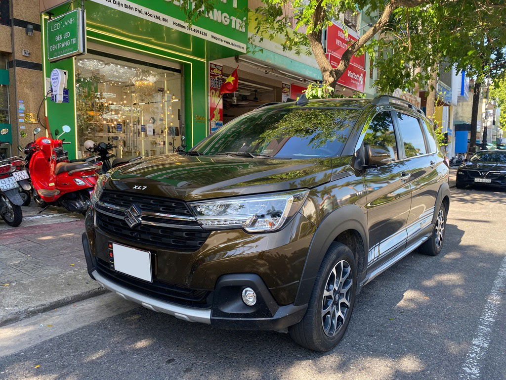 Cho thuê xe 7 chỗ Đà Nẵng 02