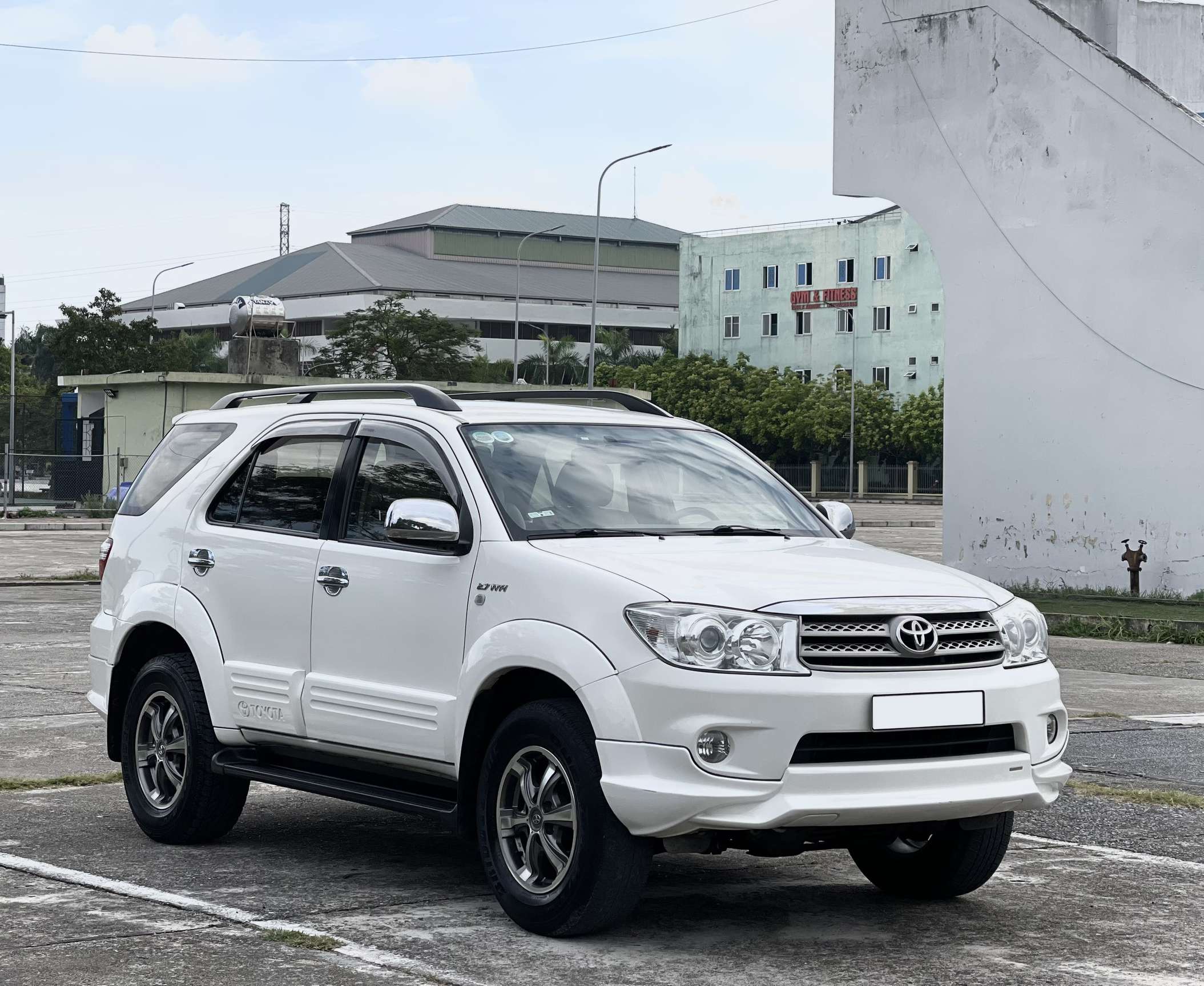 Toyota-Fortuner-Sportivo-2011-1